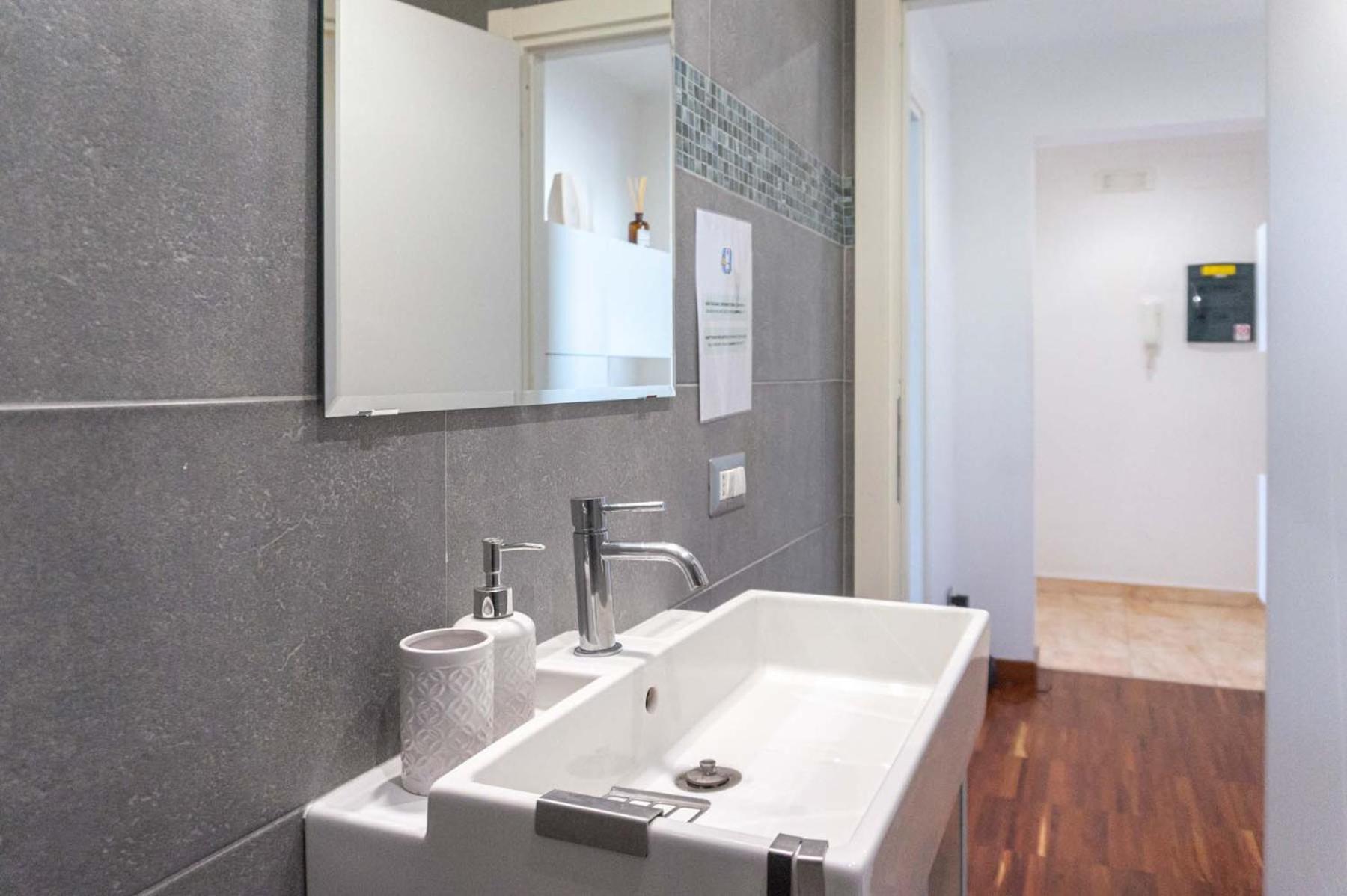Colosseum Cosy Apartment Close To Metro โรม ภายนอก รูปภาพ