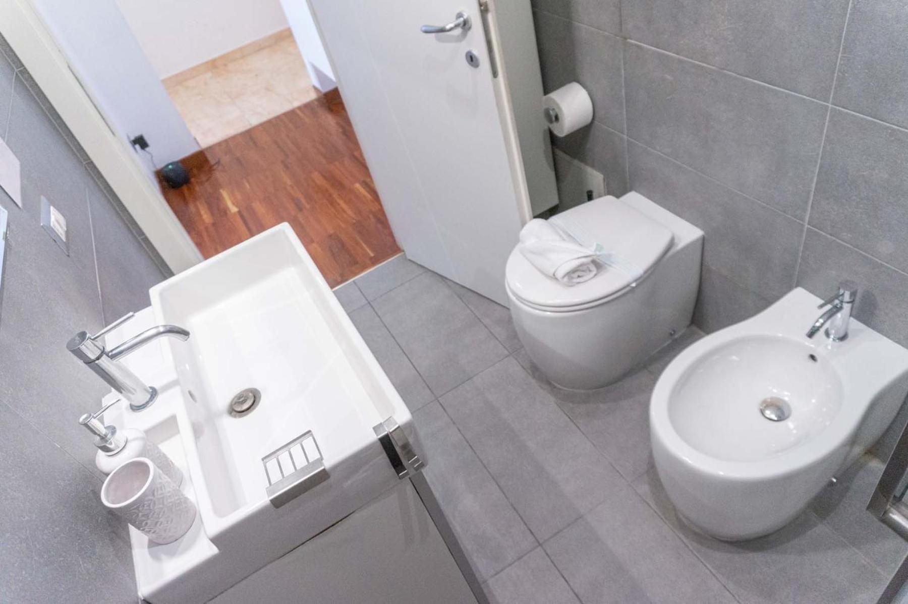 Colosseum Cosy Apartment Close To Metro โรม ภายนอก รูปภาพ
